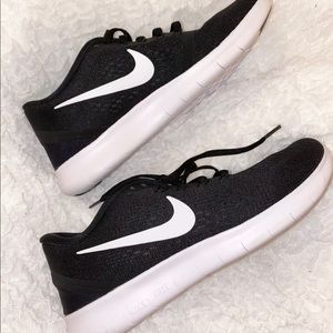 NEW IN BOX (size 6) Rare Nike Free Run